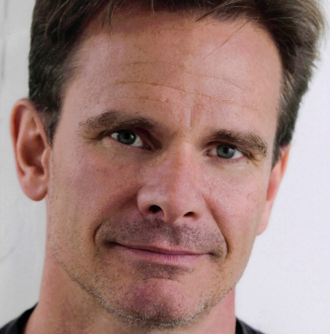 Cast: Peter Scolari